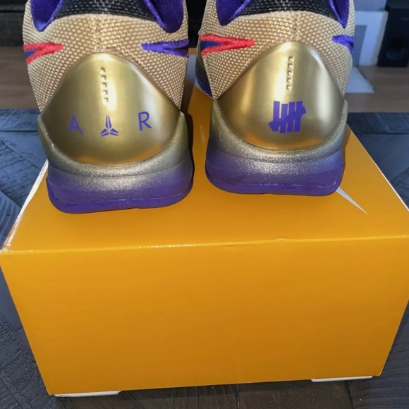 Kobe 5 Undefeated Hall of Fame size 12 - Picture 3 of 5